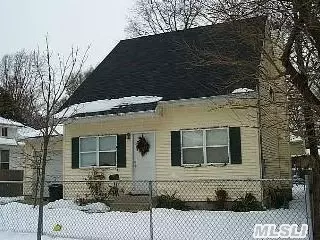 79 Stevens St, Freeport, NY 11520 photo 1