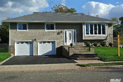 24 Gloria Pl, Plainview, NY 11803 photo 1