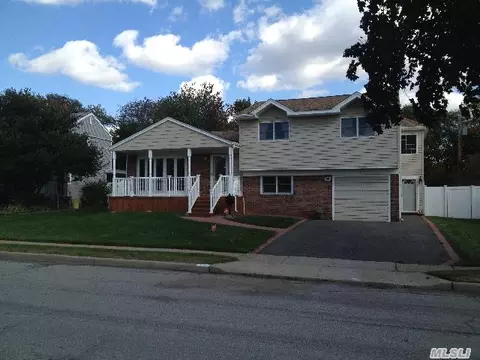 20 Sylvia Ln, Plainview, NY 11803 photo 1