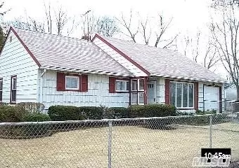 541 S Oyster Bay Rd, Plainview, NY 11803 photo 1