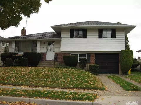 22 Spector Ln, Plainview, NY 11803 photo 1