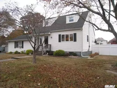 165 Truberg Ave, Patchogue, NY 11772 photo 1