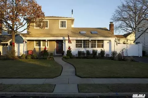 41 Seitz Dr, Bethpage, NY 11714 photo 1
