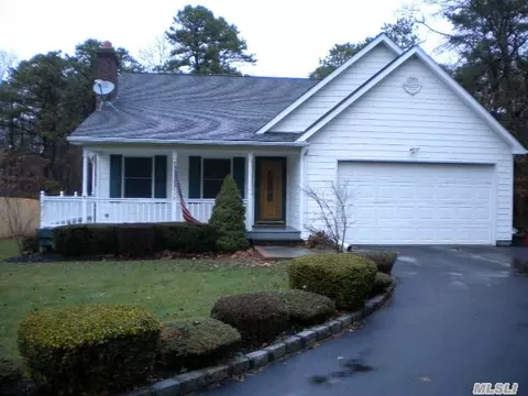 11 Gina Ct, Patchogue, NY 11772 photo 1