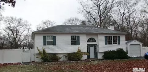 14 Logan Pl, Mastic, NY 11950 photo 1