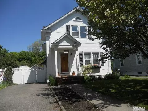 17 Mulford St, Patchogue, NY 11772 photo 1