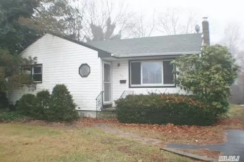 40 Case Ave, Patchogue, NY 11772 photo 1