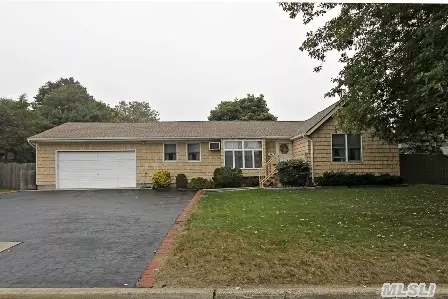 27 Edwin Ave, Patchogue, NY 11772 photo 1