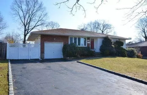 9 Rita Cres, Commack, NY 11725 photo 1