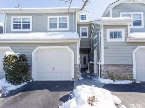 84 Carriage Ln, Plainview, NY 11803 photo 1