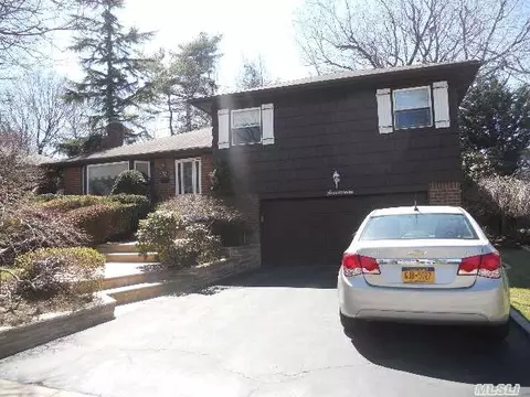 17 Vista Rd, Plainview, NY 11803 photo 1