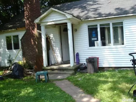 392 Grove Ave, Patchogue, NY 11772 photo 1