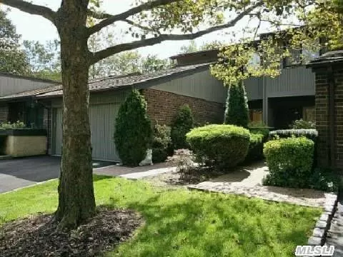 2 Wimbledon Ct, Jericho, NY 11753 photo 1