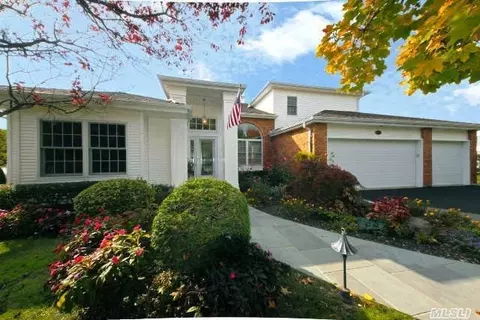 124 Fairway View Dr, Commack, NY 11725 photo 1
