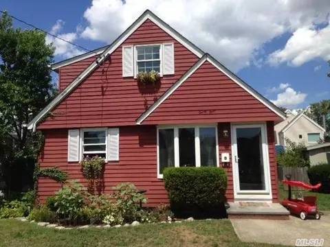 23 Tompkins Ave, Babylon, NY 11702 photo 1