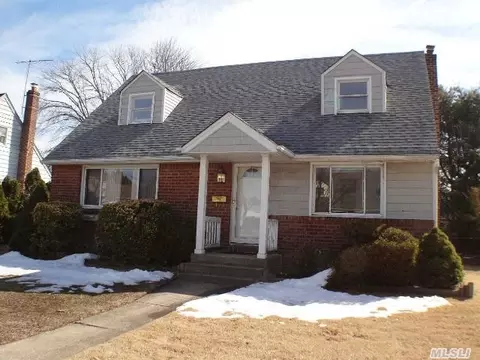 11 Ontario Ave, Plainview, NY 11803 photo 1