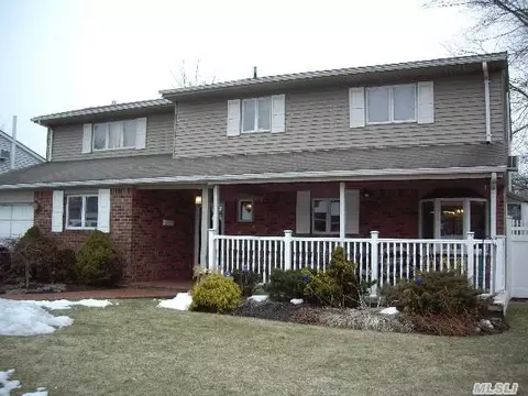 18 Hunt Pl, Bethpage, NY 11714 photo 1