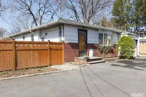 27 Pleasant Ave, Plainview, NY 11803 photo 1