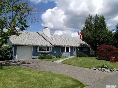 9 Kittiwake Ln, Babylon, NY 11702 photo 1