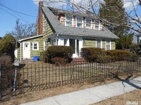 15 Sylvan Pl, Valley Stream, NY 11581 photo 1