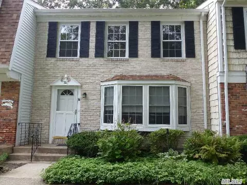 2 Bartlett Cmns, Yaphank, NY 11980 photo 1