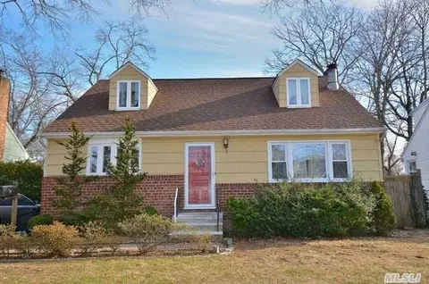 19 Gianelli Ave, Merrick, NY 11566 photo 1