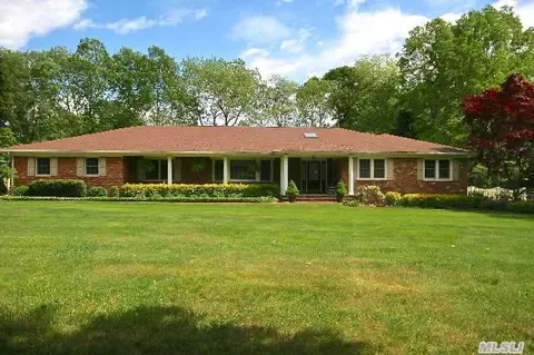 17 Donovan Dr, Cold Spring Harbor, NY 11724 photo 1