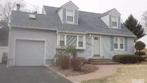 268 Schoenfeld Blvd, Patchogue, NY 11772 photo 1
