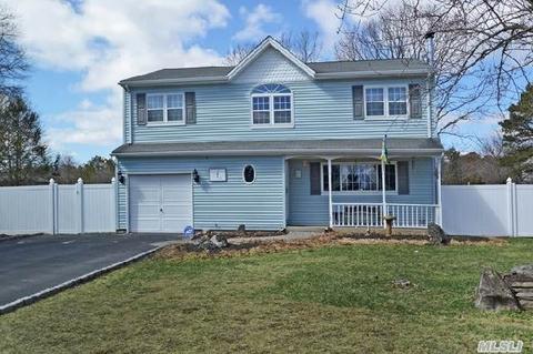 5 Down Ct, E. Patchogue, NY 11772 photo 1