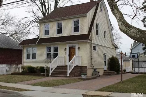 3 Devon St, Lynbrook, NY 11563 photo 1
