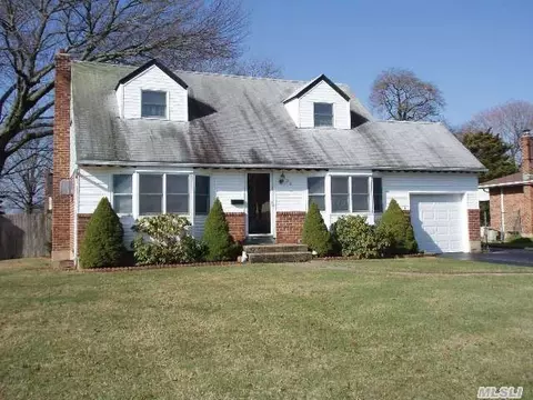 22 Gehrig St, Commack, NY 11725 photo 1