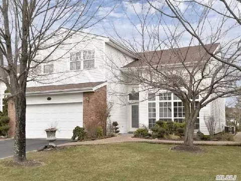 30 Hamlet Dr, Commack, NY 11725 photo 1