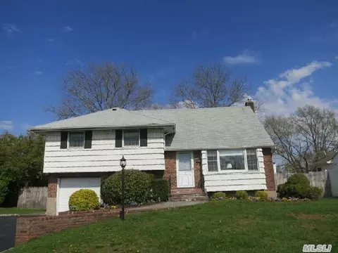 7 Plum Tree Ln, Commack, NY 11725 photo 1