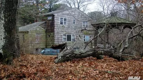 146 Red Creek Rd, Hampton Bays, NY 11946 photo 1