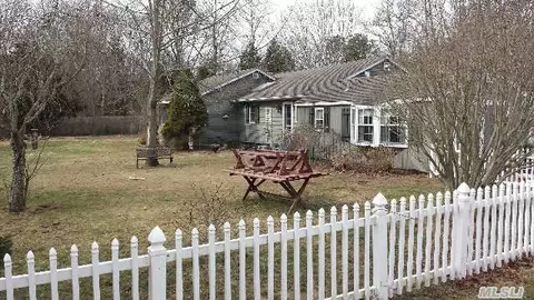 13 Park St, Westhampton, NY 11977 photo 1