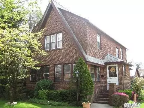 24 Abrams Pl, Lynbrook, NY 11563 photo 1