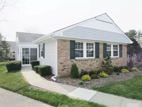 93 Forge Ln, Coram, NY 11727 photo 1