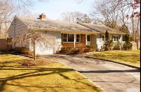 9 Middle Rd, Hampton Bays, NY 11946 photo 1