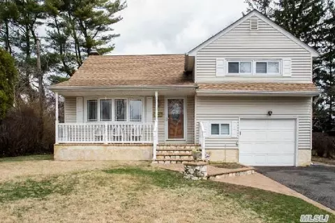 10 Marilyn Blvd, Plainview, NY 11803 photo 1