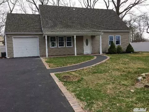 29 Sequoia Dr, Coram, NY 11727 photo 1