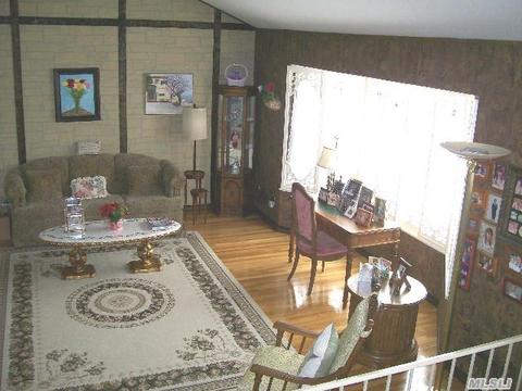 939 Iris Ln, Baldwin, NY 11510 photo 1
