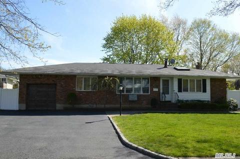 17 Kevin Rd, Commack, NY 11725 photo 1