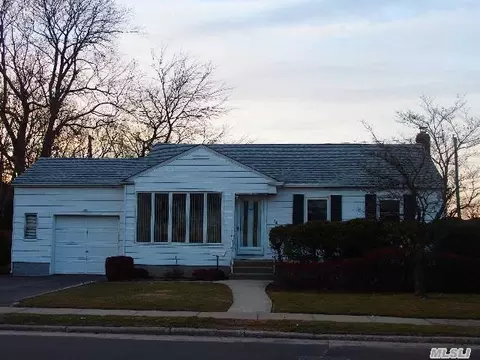 24 Bentley Rd, Plainview, NY 11803 photo 1