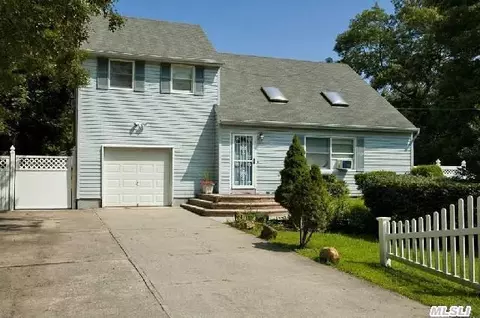 7 Third St, Coram, NY 11727 photo 1
