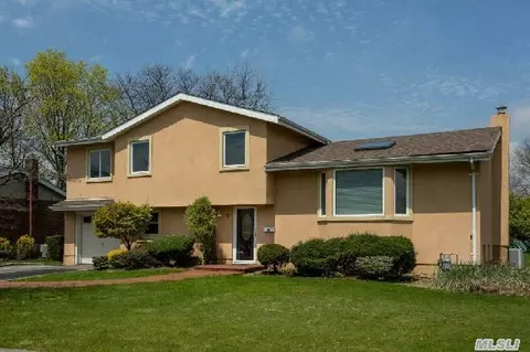 18 Sullivan Dr, Jericho, NY 11753 photo 1