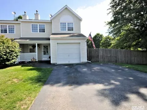 48 Cherry St, Central Islip, NY 11722 photo 1