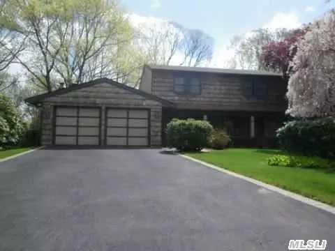 37 Sequoia Dr, Coram, NY 11727 photo 1