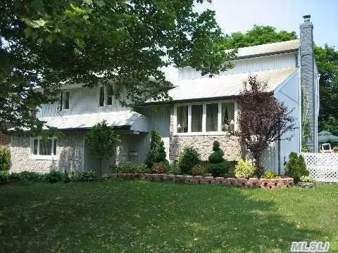 15 Barbara Ln, Plainview, NY 11803 photo 1