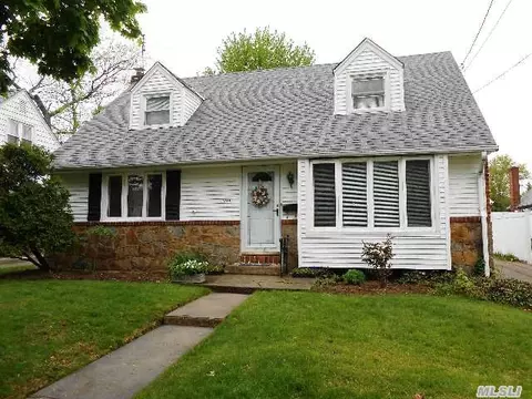 1044 Rottkamp St, Valley Stream, NY 11580 photo 1