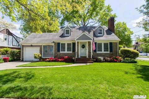 636 Lenox Rd, Baldwin, NY 11510 photo 1